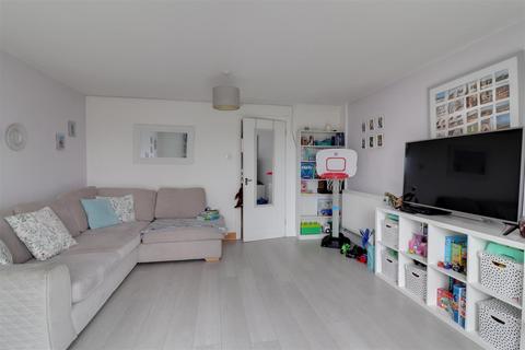 32 Brisbane, Stonehouse, GL10 2PX