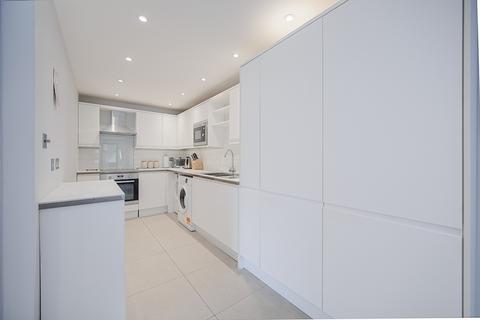 3 bedroom flat to rent, Putney Hill, Putney, SW15