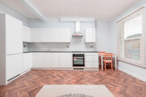 1 bedroom flat for sale, Evershot Road, Finsbury Park