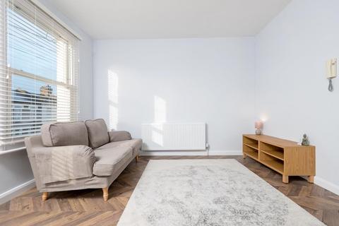 1 bedroom flat for sale, Evershot Road, Finsbury Park