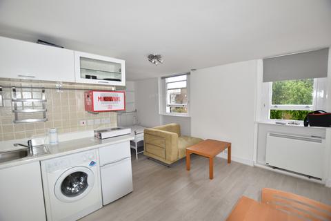 Studio to rent, Oaklands Grove, London W12