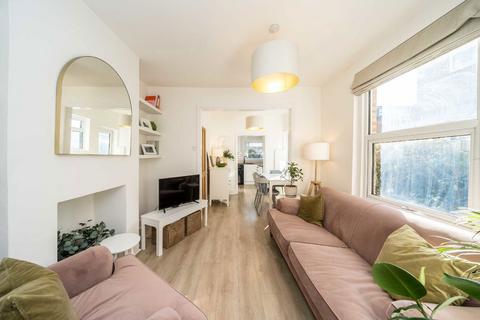 2 bedroom flat for sale, Oaklands Road, London W7