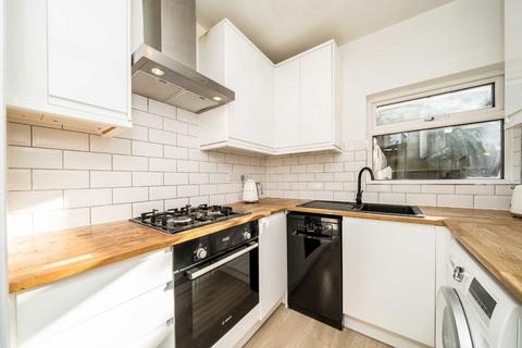 2 bedroom flat for sale, Oaklands Road, London W7