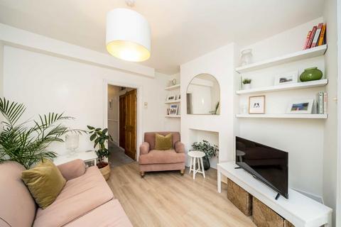 2 bedroom flat for sale, Oaklands Road, London W7