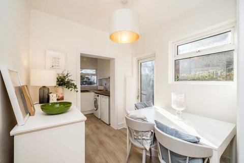 2 bedroom flat for sale, Oaklands Road, London W7