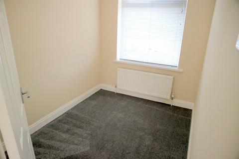 3 bedroom end of terrace house to rent, Hedon Road, Hull