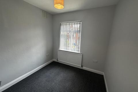 3 bedroom semi-detached house to rent, Lawson Avenue, Gatley, Cheadle