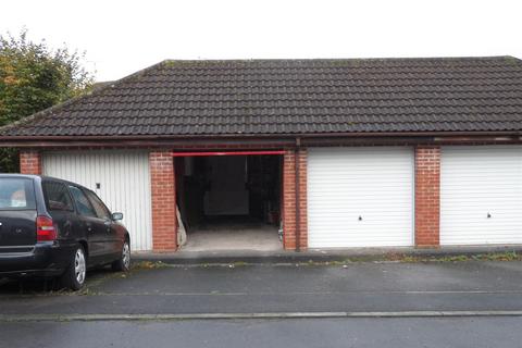 3 bedroom semi-detached house to rent, Barrington Close, Taunton