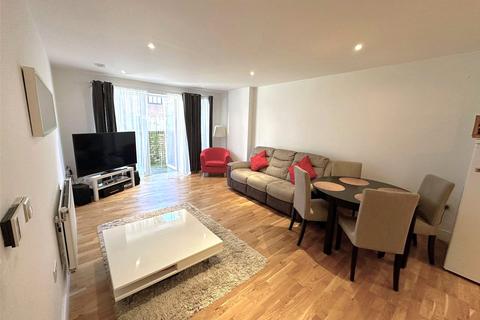 3 bedroom apartment to rent, Topaz Apartments,, Hounslow, Greater London, TW3