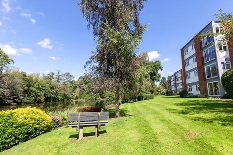 2 bedroom flat for sale, Berkeley Court, Weybridge, Surrey, KT13