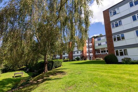 2 bedroom flat for sale, Berkeley Court, Weybridge, Surrey, KT13