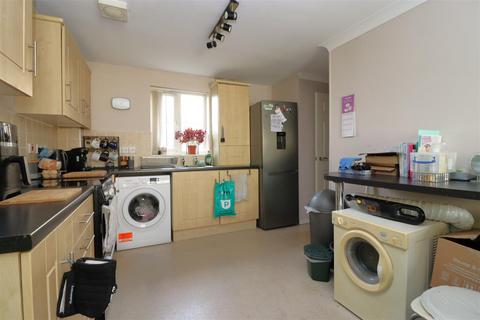 2 bedroom flat for sale, Westaway Heights, Barnstaple