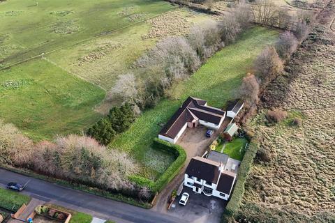 5 bedroom detached bungalow for sale, North Moor Lane, Cottingham