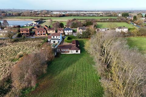 5 bedroom detached bungalow for sale, North Moor Lane, Cottingham