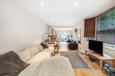 2 bedroom flat to rent, Narbonne Avenue, SW4