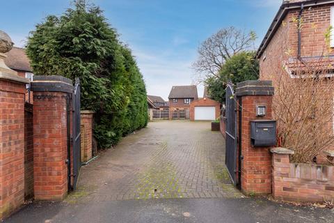 4 bedroom detached bungalow for sale, Appletree Lane, Langley SL3