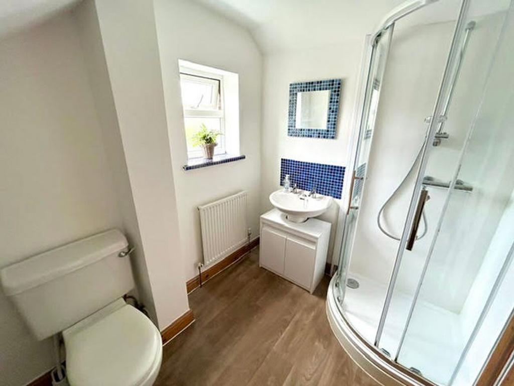 A bright and modern bathroom featuring a stylis...