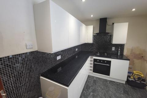 3 bedroom terraced house to rent, Luton LU2