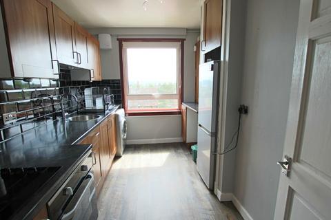 2 bedroom flat to rent, Pentland Crescent, West End, Dundee, DD2