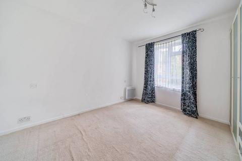 2 bedroom flat to rent, Elizabeth Gardens, Stanmore, HA7