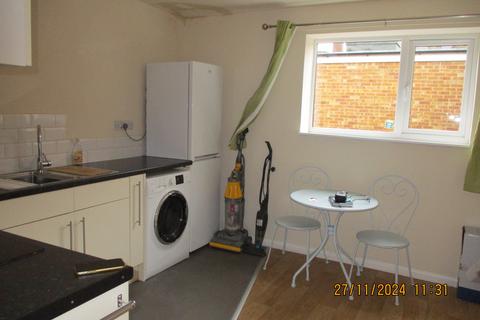 1 bedroom flat to rent, Oxford Street, Oakengates TF2