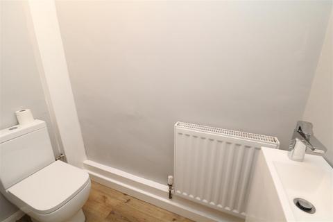 3 bedroom semi-detached house to rent, Winney Hill, Harthill, Sheffield