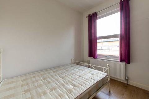 3 bedroom flat to rent, Moselle Avenue, N22, Wood Green, London, N22