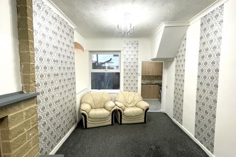 2 bedroom terraced house to rent, Bird Street, Preston PR1