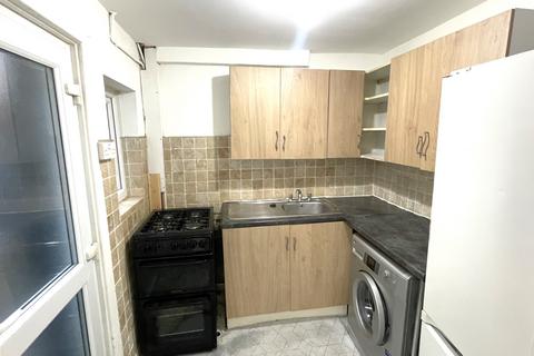 2 bedroom terraced house to rent, Bird Street, Preston PR1