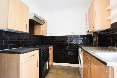 3 bedroom terraced house to rent, Lynhurst Road, Uxbridge, UB10