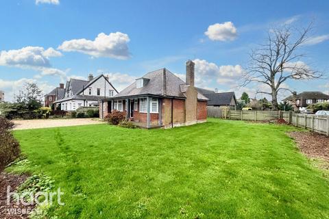 4 bedroom chalet for sale, Queens Road, Wisbech