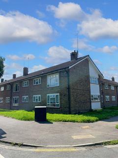 2 bedroom flat to rent, Scott Road, Crawley RH10