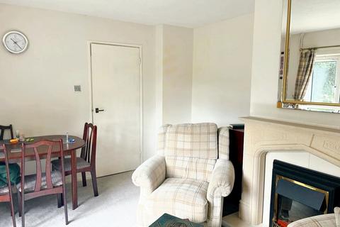 2 bedroom flat to rent, Scott Road, Crawley RH10