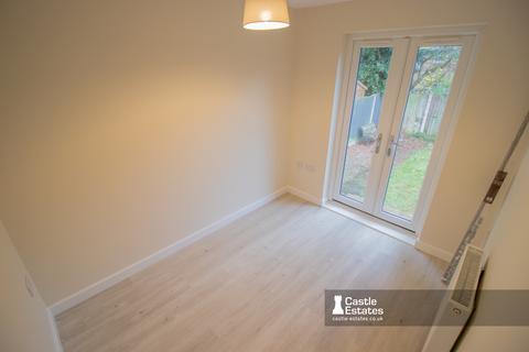 2 bedroom bungalow to rent, Jasmine Close Beeston, NG9 3LH