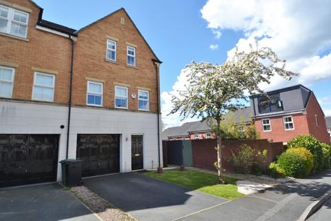 3 bedroom townhouse to rent, Charnley Drive, Leeds LS7