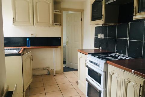 3 bedroom terraced house to rent, Wolverhampton Street, Wednesbury WS10