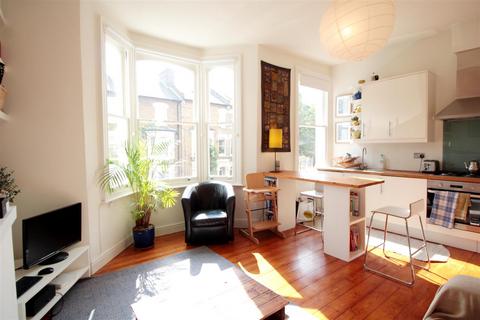 2 bedroom flat to rent, 23 Kellett Road, London SW2