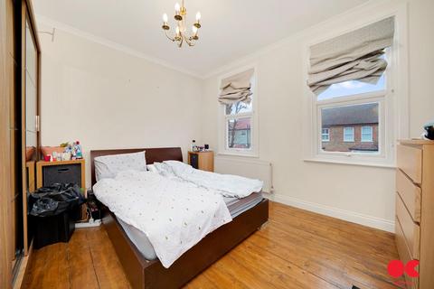 4 bedroom semi-detached house for sale, Hamilton Road, Gidea Park RM2