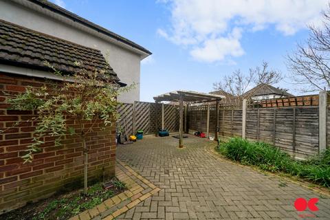 4 bedroom semi-detached house to rent, Lower Bedfords Road, Romford RM1