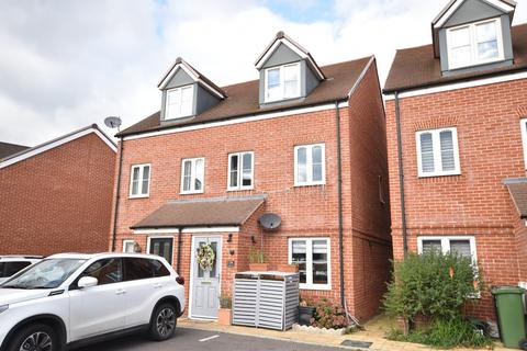 3 bedroom semi-detached house for sale, Horley, Surrey, RH6