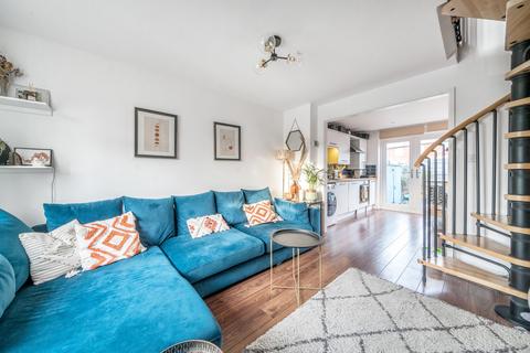 2 bedroom end of terrace house for sale, Field End, Farnham, GU9