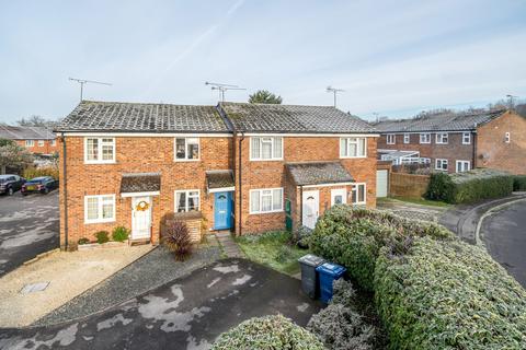 6 Field End, Farnham, GU9 9HZ