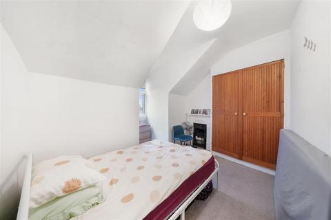 3 bedroom flat to rent, York Street, Twickenham TW1