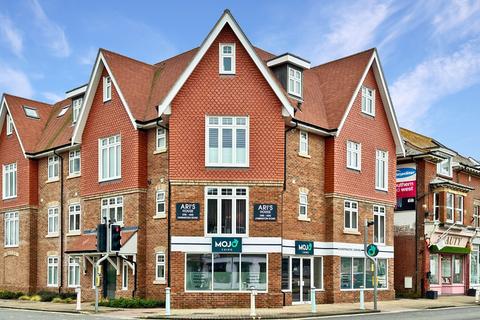 1 bedroom flat to rent, 398-400 Lymington Road, Highcliffe, Dorset. BH23 5GD