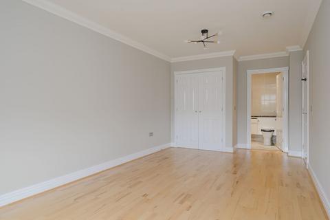 2 bedroom flat to rent, Portsmouth Road, Fieldgate Court, KT11