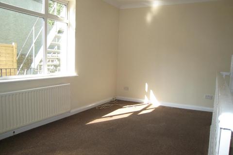 2 bedroom maisonette to rent, Bristol Gardens, Brighton BN2