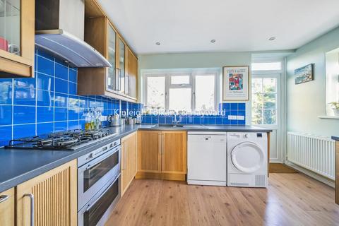 2 Keswick Road, West Wickham, BR4 9AT