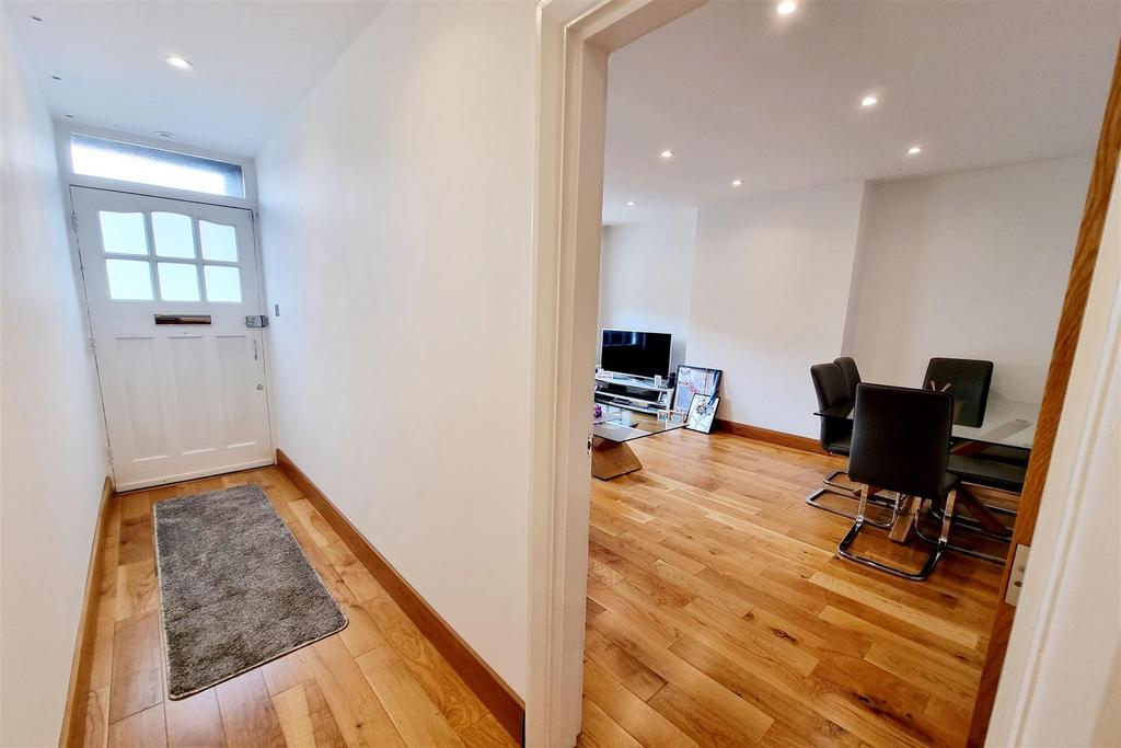 Entrance hall: pic. 1