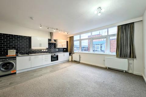 2 bedroom flat to rent, Wood Street, Wakefield, UK, WF1