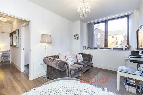 2 bedroom flat to rent, Eleanor Cross Road, Waltham Cross EN8